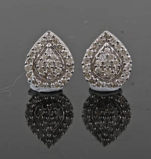 18kt diamond pear shape earrings approx. 0.26ct.2