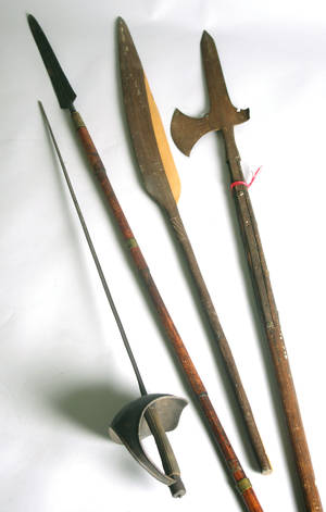 Samling vapen, 181900-tal, 4 delar 