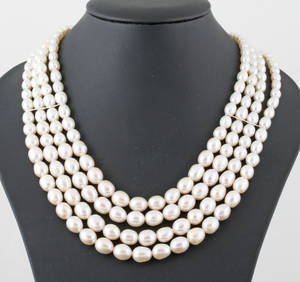 Necklace with silver lock and 4 row freshwater pearls
