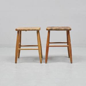 Pallar, 2 st. Längd 32 cm. Djup 32cm. Höjd 44