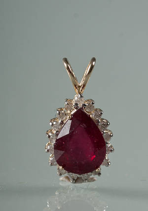 Rubin- og diamantvedhæng