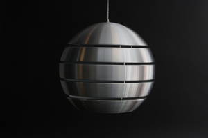 Manhattan. Stor pendel i børstet aluminium.