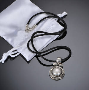 Sølv vedhæng med kulturperle, silkekæde 2