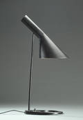 Arne Jacobsen. AJ-Bordlampe 