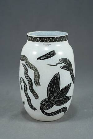 ULRICA HYDMAN VALLIEN 1938-2018, VAS, CARAMBA, KOSTA BODA, ARTIST COLLESTION, HANDMÅLAD DEKOR, HÖ20,5 CM