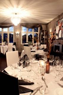 Gourmet og overnatning for 2 personer på Lyne Kro  Hotel 