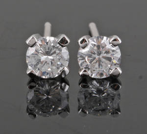 Earrings in 14k set with brilliant cut diamonds 0.60 ct