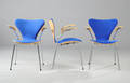 Arne Jacobsen. Sæt på tre armstole, model 3207 3