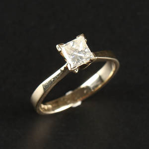 Solitairering med diamant