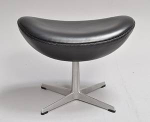 Arne Jacobsen. Skammel til ægget, model 3127 