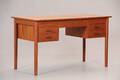 Dansk møbelproducent. Skrivebord af teak. 1960erne