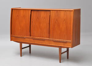 Dansk møbelproducent. Skænk i teak 1960erne, med bar sektion