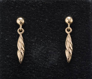 Par ørestikker med vedhæng af 8 kt. guld