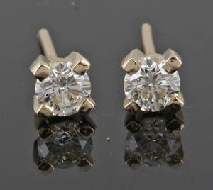 Earrings in 14k set with brilliant cut diamonds 0.44 ct
