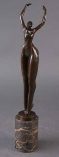 Abstrakt figur af patineret bronce
