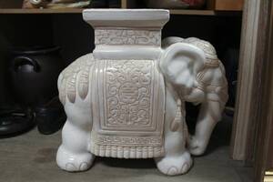 Piedestal, Elefant