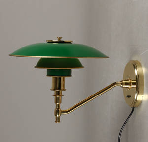 Poul Henningsen. PH 32 Akademi væglampe