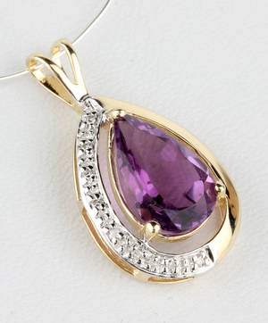 Ametyst og diamantvedhæng, 9 kt guld.