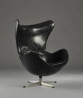 Arne Jacobsen, Lænestol, Ægget, originalt sort skind 