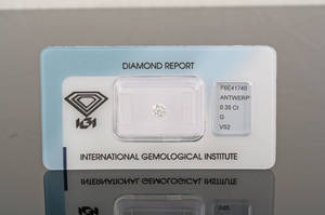1 Loose sealed brilliant cut diamond 0.35ct.