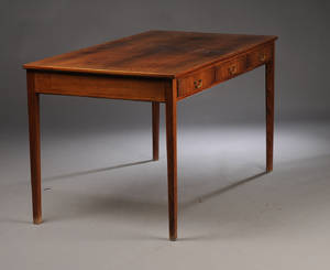 Skrivebord af palisander.