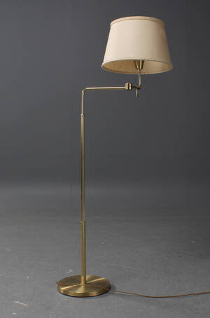 Golvlampa med svängbar arm, mässing