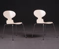 Arne Jacobsen. To stole model 3101 Myren 2