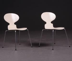 Arne Jacobsen. To stole model 3101 Myren 2