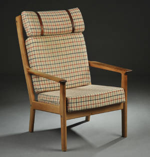 Hans J. Wegner for Getama. Lænestol af egetræ