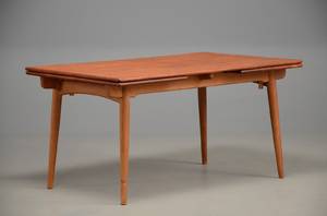 Hans J. Wegner. Spisebord af ege-teaktræ, model AT-312