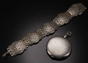 Medaillon samt armbånd, sølv med nielloarbejde. Rusland 2