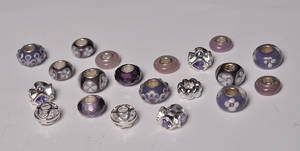20 Charlotte Borgen beads i lilla nuancer 20