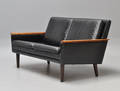 Dansk møbelproducent. Fritstående sofa.
