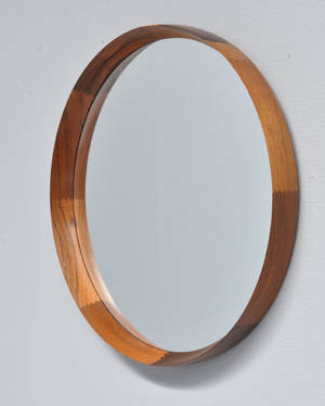 Dansk møbelproducent. Rundt spejl i palisander. 1960erne