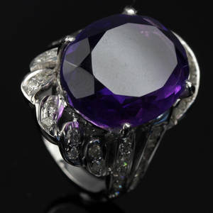 Ametyst og diamant ring.