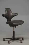 Peter Opsvik. Kontorstol, model Capisco 8126