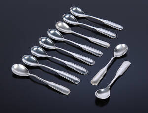 Georg Jensen. Ti Perle teskeer af sølv 10