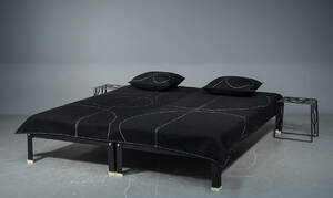Hay Loop, sengeramme med Jensen Madras, 2 sideborde model Metro, sengetæppe samt 2 puder, 
