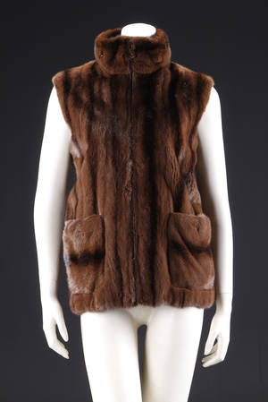 Saga mink. Vest af brun mink. Str. 36