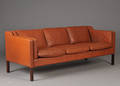 Dansk møbelproducent. Trepers sofa, brunt læder