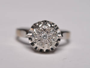 Vintagering i 18 kt. hvidguld med brillant samt diamanter