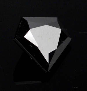 Uindfattet behandlet sort diamant ca 6.33 ct.