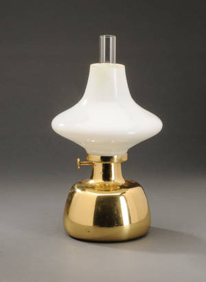 Henning Koppel. Petronella olielampe 