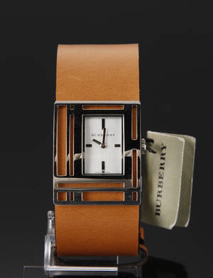 Burberry Dameur med brun læder urrem.