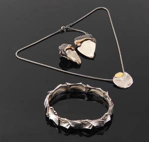 Vedhæng, øreklips og armlænke af sterlingsølv 4