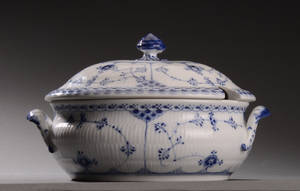 Kgl. P. Musselmalet halvblonde terrin