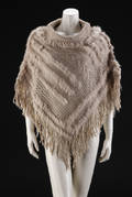 Fur Living. Poncho af strik og kanin, hvid. Str. one size style 270 