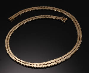 Geneve, halscollie i 14 kt guld. 