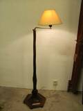 GOLVLAMPA I TRÄ