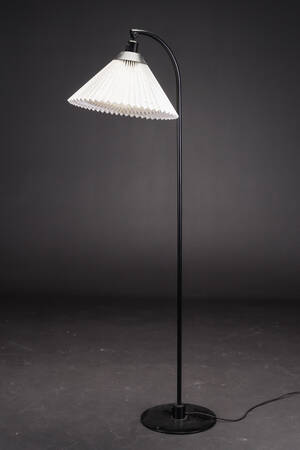 Flemming Agger for Le Klint. Gulvlampe, model 368 